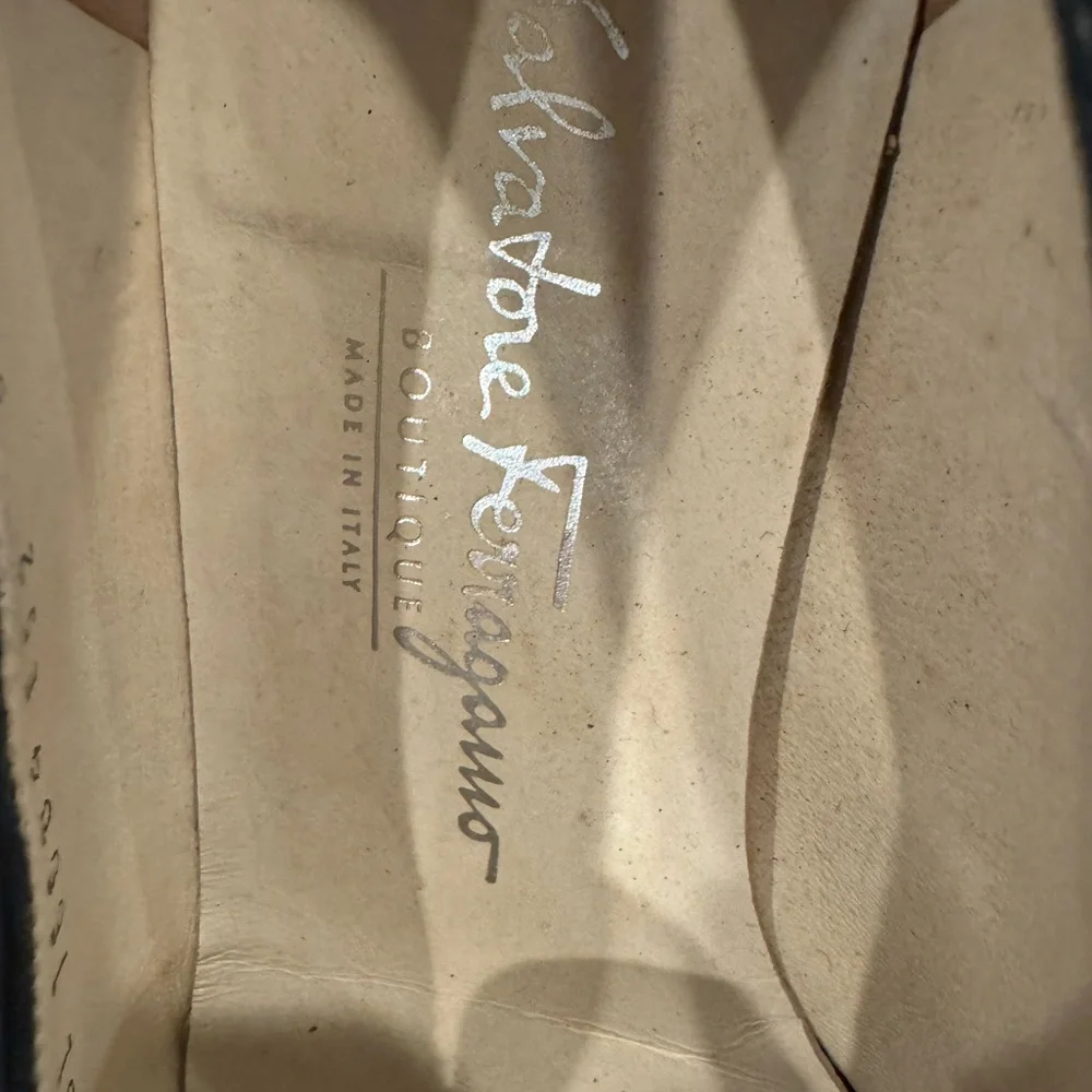 Salvadore Ferragamo black shoes barely used 5.5 - Picture 4 of 6